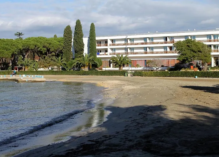 By The Sea - 19500 *
