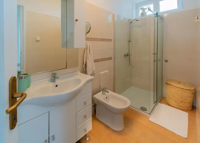 By The Sea - 19500 Apartman *